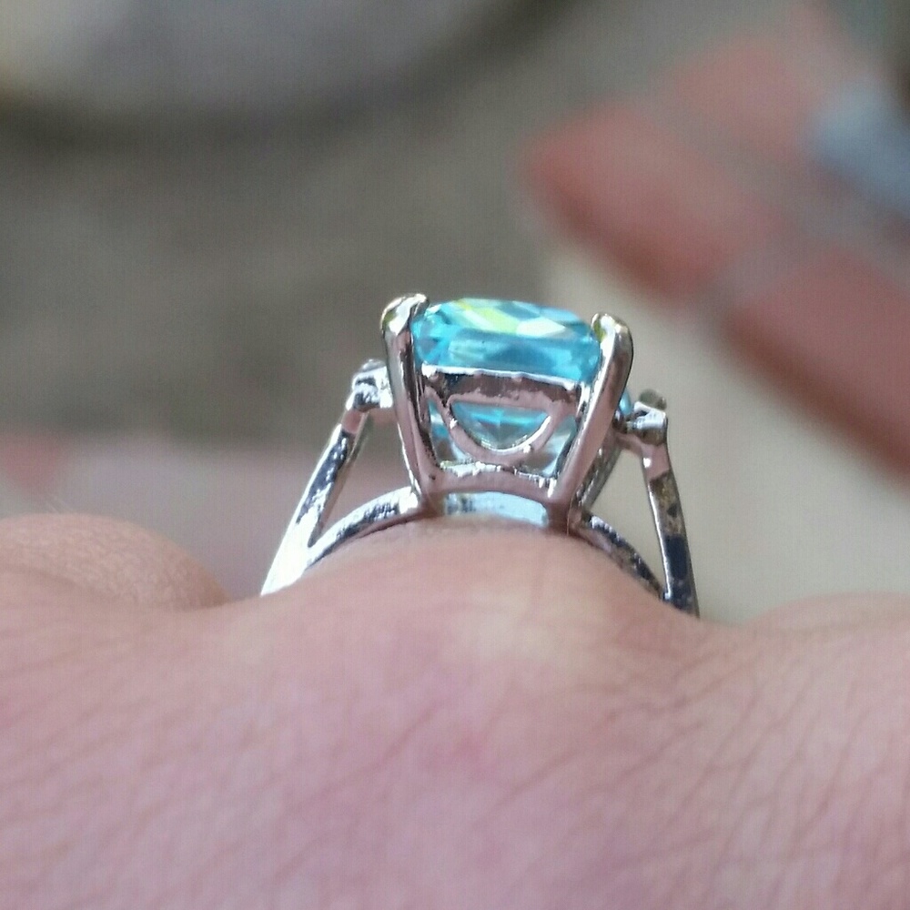 5⭐ Rated Sterling Silver Aquamarine Ring - Picture 6 of 8